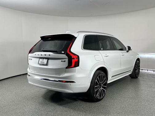2025 Volvo XC90 B6 Ultra