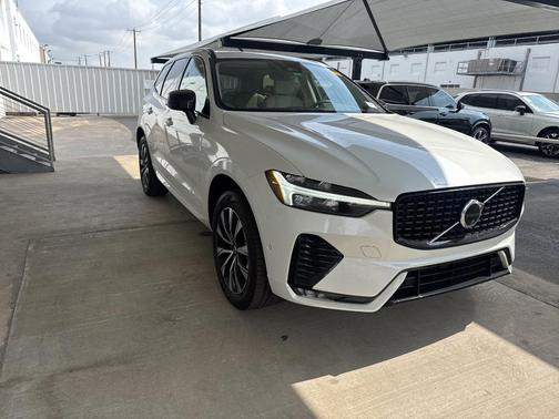Crystal White 2024 Volvo XC60 B5 Plus Dark Theme