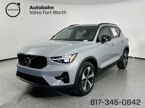 2025 Volvo XC40 B5 Plus Dark Theme