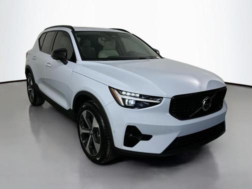 2026 Volvo XC40 B5 Plus