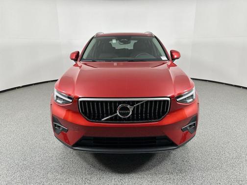 2024 Volvo XC40 B5 Plus Bright Theme