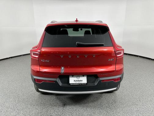 2024 Volvo XC40 B5 Plus Bright Theme