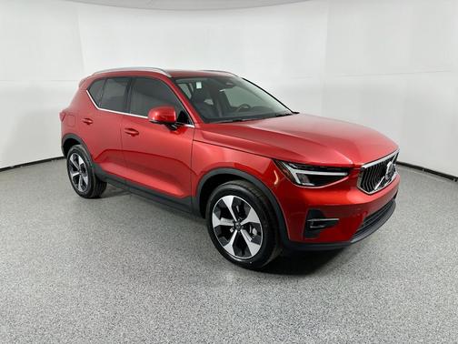 2024 Volvo XC40 B5 Plus Bright Theme