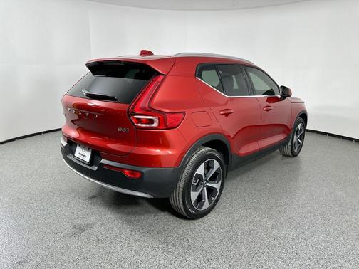 2024 Volvo XC40 B5 Plus Bright Theme