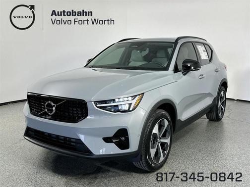 2025 Volvo XC40 B5 Plus Dark Theme