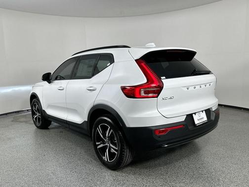 2026 Volvo XC40 B4 Core