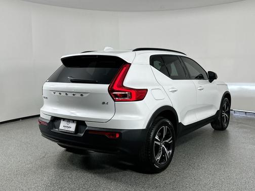 2026 Volvo XC40 B4 Core