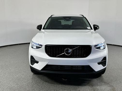 2026 Volvo XC40 B4 Core