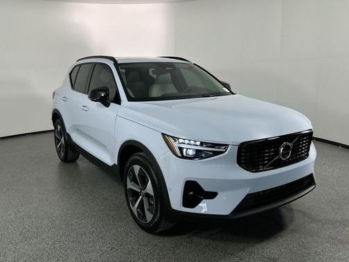 2026 Volvo XC40 B5 Plus