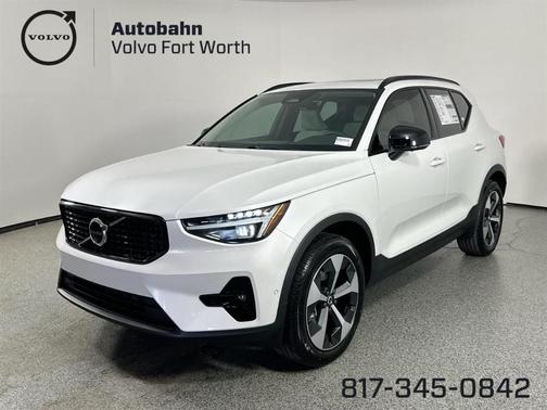 2025 Volvo XC40 B5 Plus Dark Theme