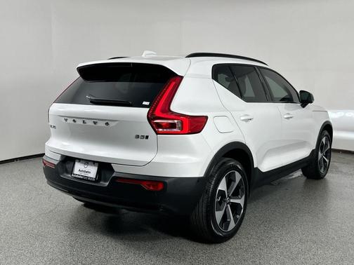 2025 Volvo XC40 B5 Plus Dark Theme