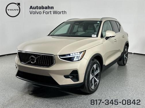 2025 Volvo XC40 B5 Plus Bright Theme