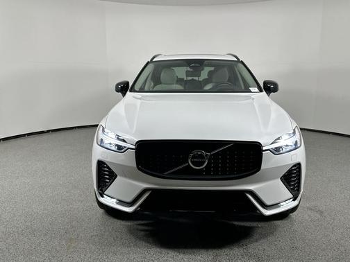 2025 Volvo XC60 B5 Ultra