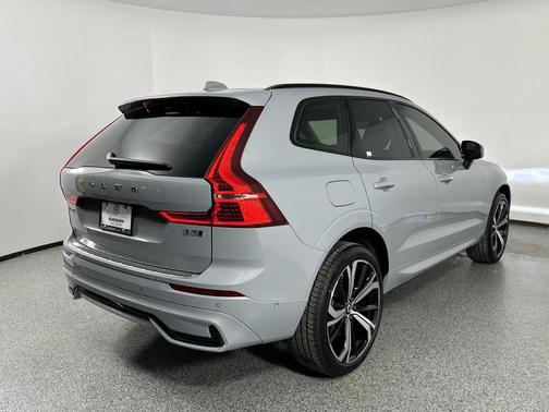 2025 Volvo XC60 B5 Ultra