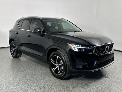 2025 Volvo XC40 B5 Core Bright Theme