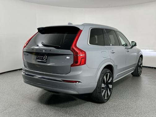 2024 Volvo XC90 Recharge Plug-In Hybrid T8 Plus Bright Theme 7 Passenger