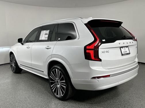 2026 Volvo XC90 B5 Plus