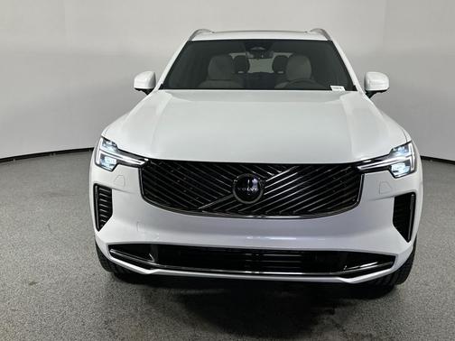 2026 Volvo XC90 B5 Plus