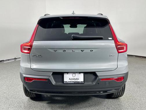 2026 Volvo XC40 B4 Plus