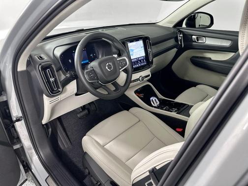2026 Volvo XC40