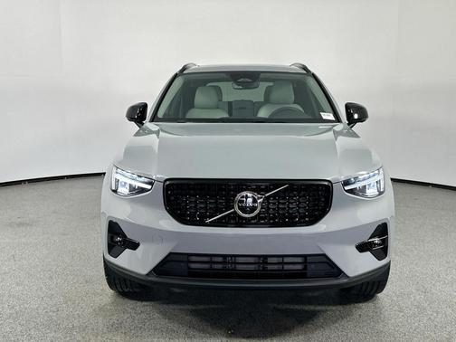 2026 Volvo XC40