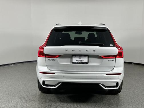2025 Volvo XC60 B5 Plus