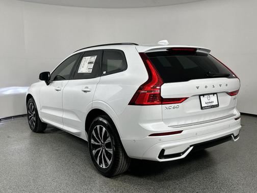 2025 Volvo XC60 B5 Plus