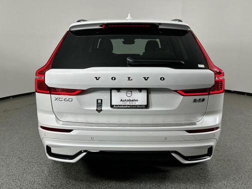 2025 Volvo XC60 B5 Plus