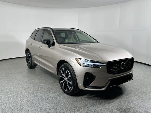 2025 Volvo XC60 B5 Plus
