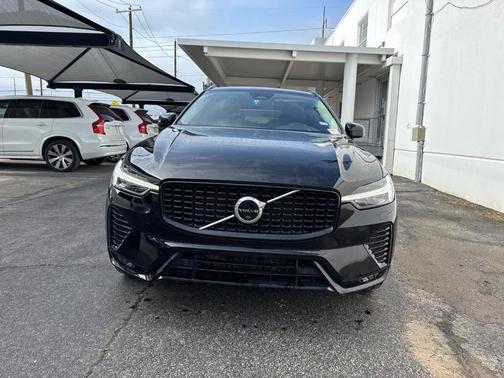 Blackstone 2023 Volvo XC60 B5 Plus Dark Theme