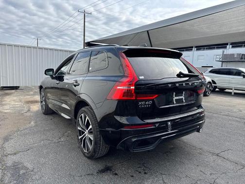 Blackstone 2023 Volvo XC60 B5 Plus Dark Theme