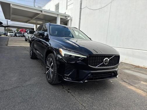 Blackstone 2023 Volvo XC60 B5 Plus Dark Theme