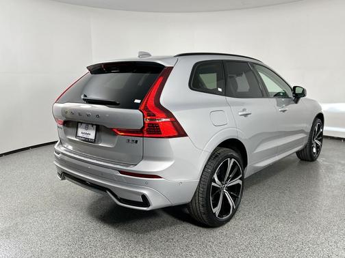 2025 Volvo XC60 B5 Ultra