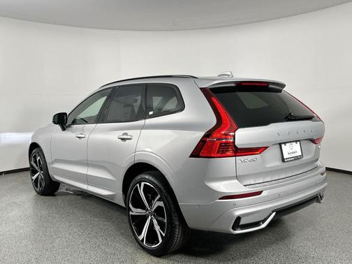 2025 Volvo XC60 B5 Ultra