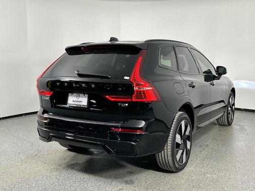 2025 Volvo XC60 Plug-In Hybrid T8 Plus