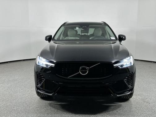 2025 Volvo XC60 Plug-In Hybrid T8 Plus