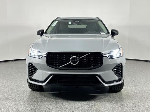 2024 Volvo XC60 Recharge Plug-In Hybrid T8 Plus Dark Theme