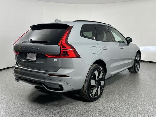 2024 Volvo XC60 Recharge Plug-In Hybrid T8 Plus Dark Theme
