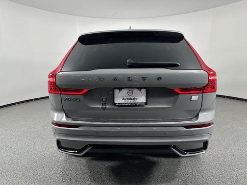 2024 Volvo XC60 Recharge Plug-In Hybrid T8 Plus Dark Theme