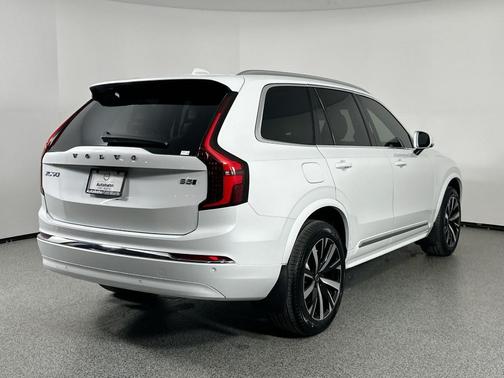 2025 Volvo XC90 B5 Core