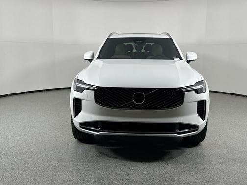 2025 Volvo XC90 B5 Core