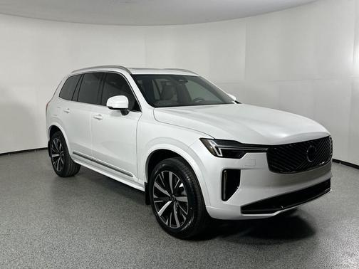 2025 Volvo XC90 B5 Core
