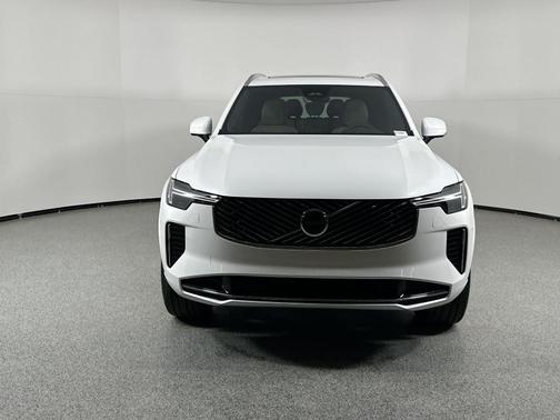 2025 Volvo XC90 B5 Core