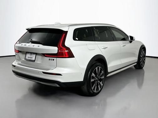 2026 Volvo V60 Cross Country B5 Ultra