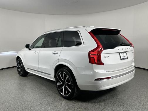 2024 Volvo XC90 B6 Plus Bright Theme 6-Seater