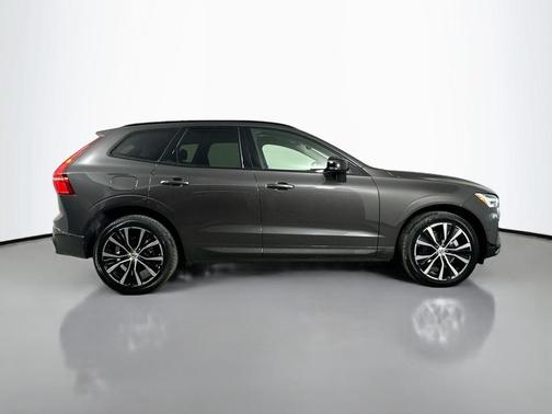 2024 Volvo XC60 B5 Plus Dark Theme