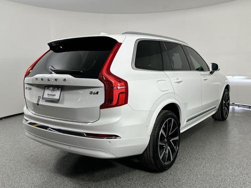 2025 Volvo XC90 B6 Plus 7-Seater