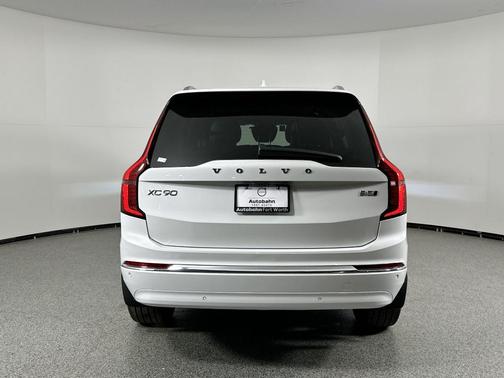 2025 Volvo XC90 B5 Core