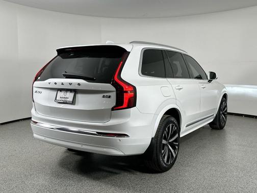 2025 Volvo XC90 B5 Core