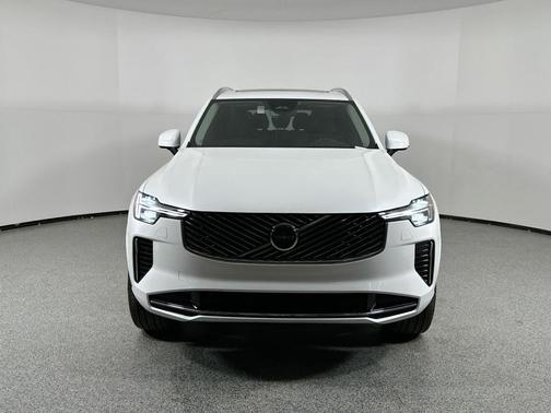 2025 Volvo XC90 B5 Core